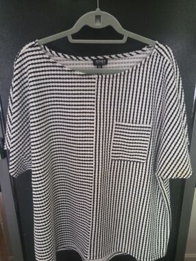 Jones New York Black and White Striped Short Sleeve Top with Pocket